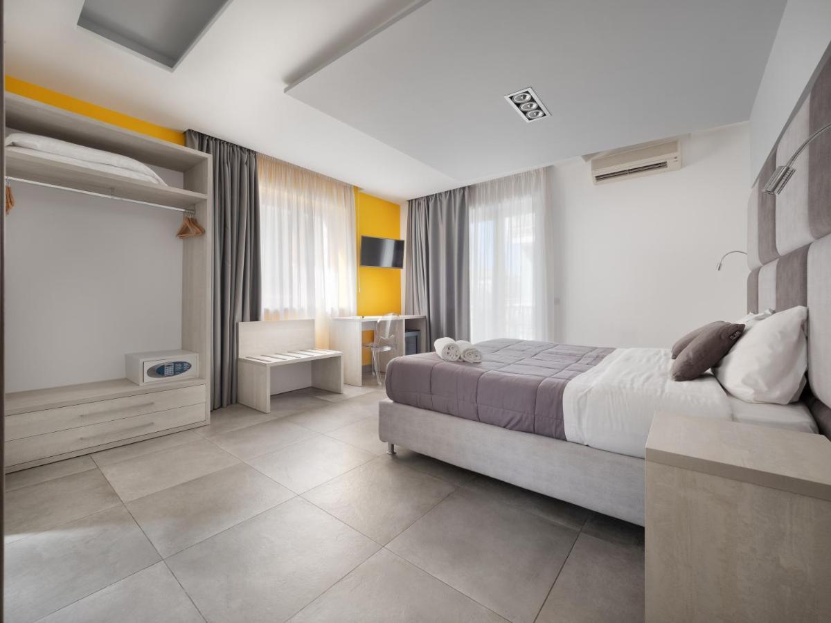 Orange - De Vivo Realty 2*