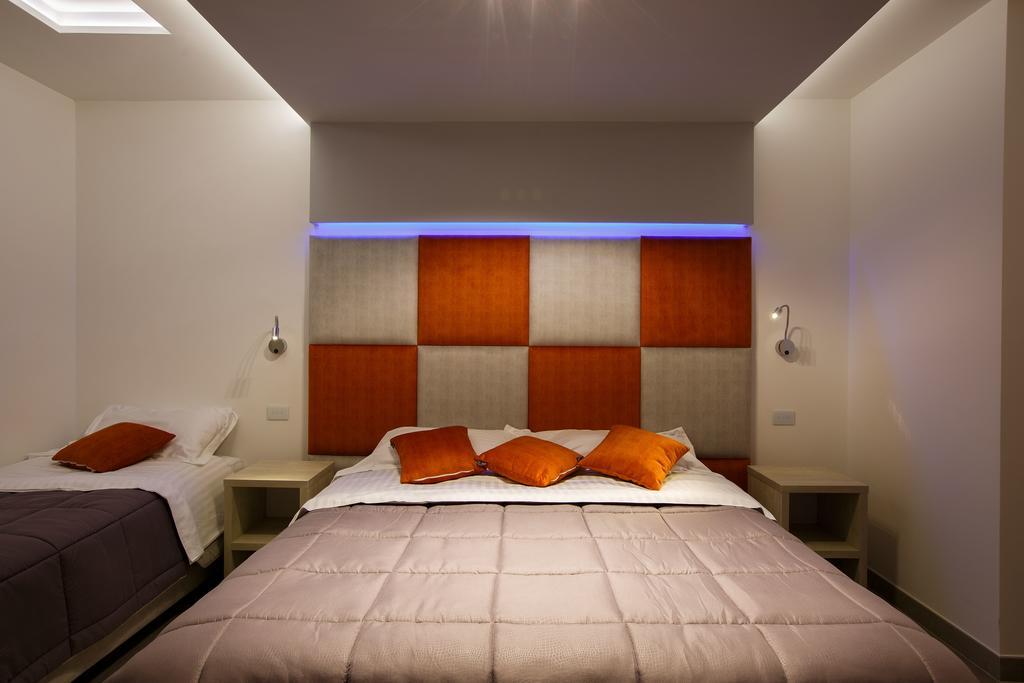 Orange - De Vivo Realty Sorrente